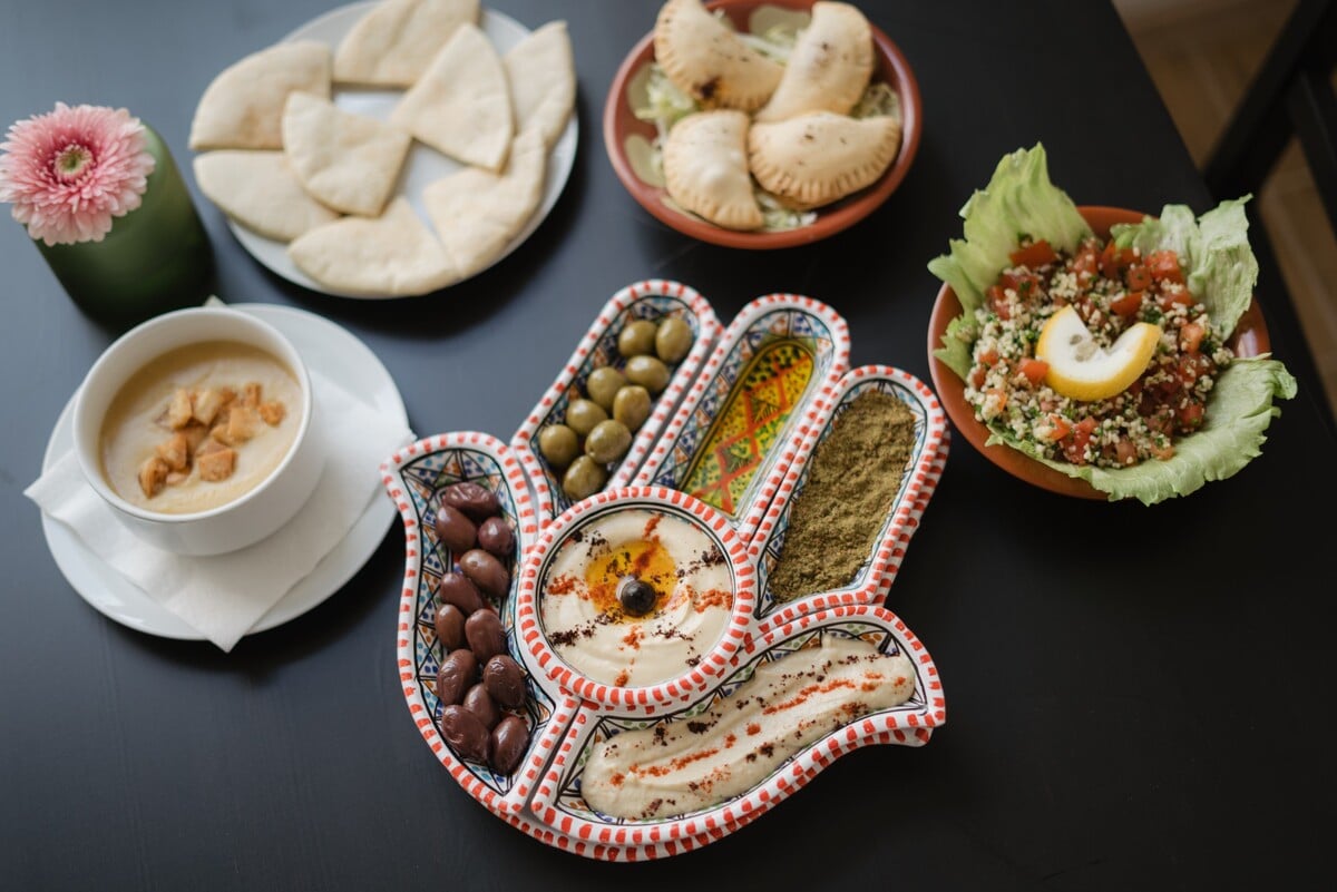 Fátimin tanier je ochutnávka tých najznámejších delikates Blízkeho východu.