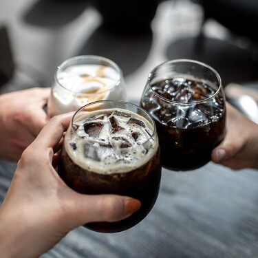 Aký je rozdiel medzi cold brew a ľadovou kávou? 