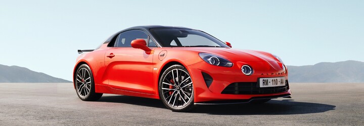 Puristický Alpine A110 dostal nové verzie, ktoré zvyšujú výkon a pridávajú karbónové doplnky