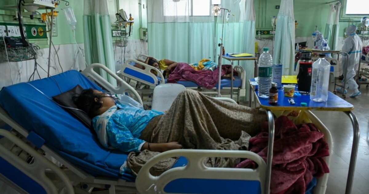 V Česku roste počet nakažených covidem. Má smysl nechat se očkovat a nosit roušky?