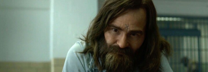 Charlese Mansona si v Tenkrát v Hollywoodu a v seriálu Mindhunter zahrál stejný herec. Jak vnímal obě role?