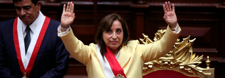 Peru má první ženskou prezidentku, je jí Dina Boluarte. Její předchůdce skončil v želízkách