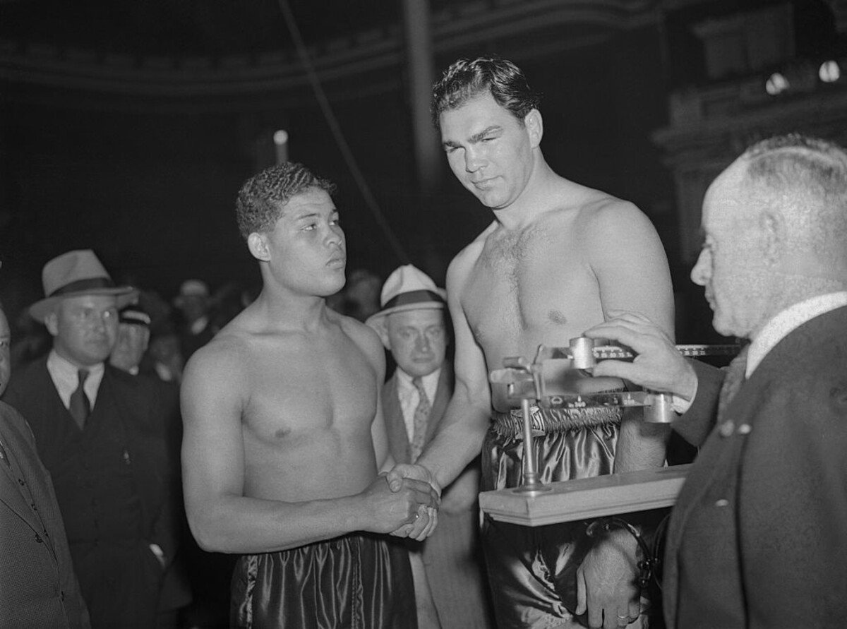 Joe Louis a Max Schmeling na vážení před prvním vzájemným zápasem.