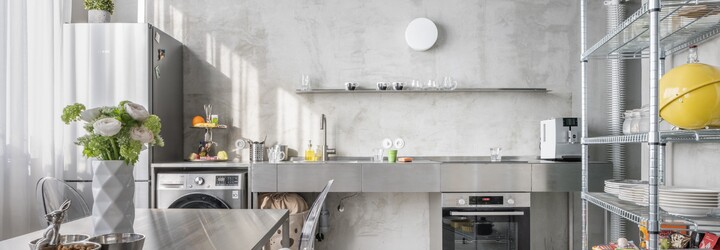Z dvoupokojového bytu v Bratislavě je prostorný loft. Podívej se, jak chytře jej architekti změnili k nepoznání