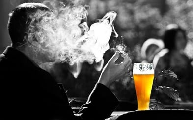 Čech vykouří v průměru 53 cigaret týdně a vypije 7 piv. Nový průzkum ukazuje klady i zlozvyky místních Čech vykouří v průměru 53 cigaret týdně a vypije 7 piv. Nový průzkum ukazuje klady i zlozvyky místních