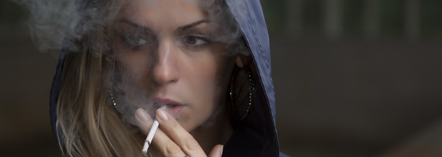 Čech vykouří v průměru 53 cigaret týdně a vypije 7 piv. Nový průzkum ukazuje klady i zlozvyky místních