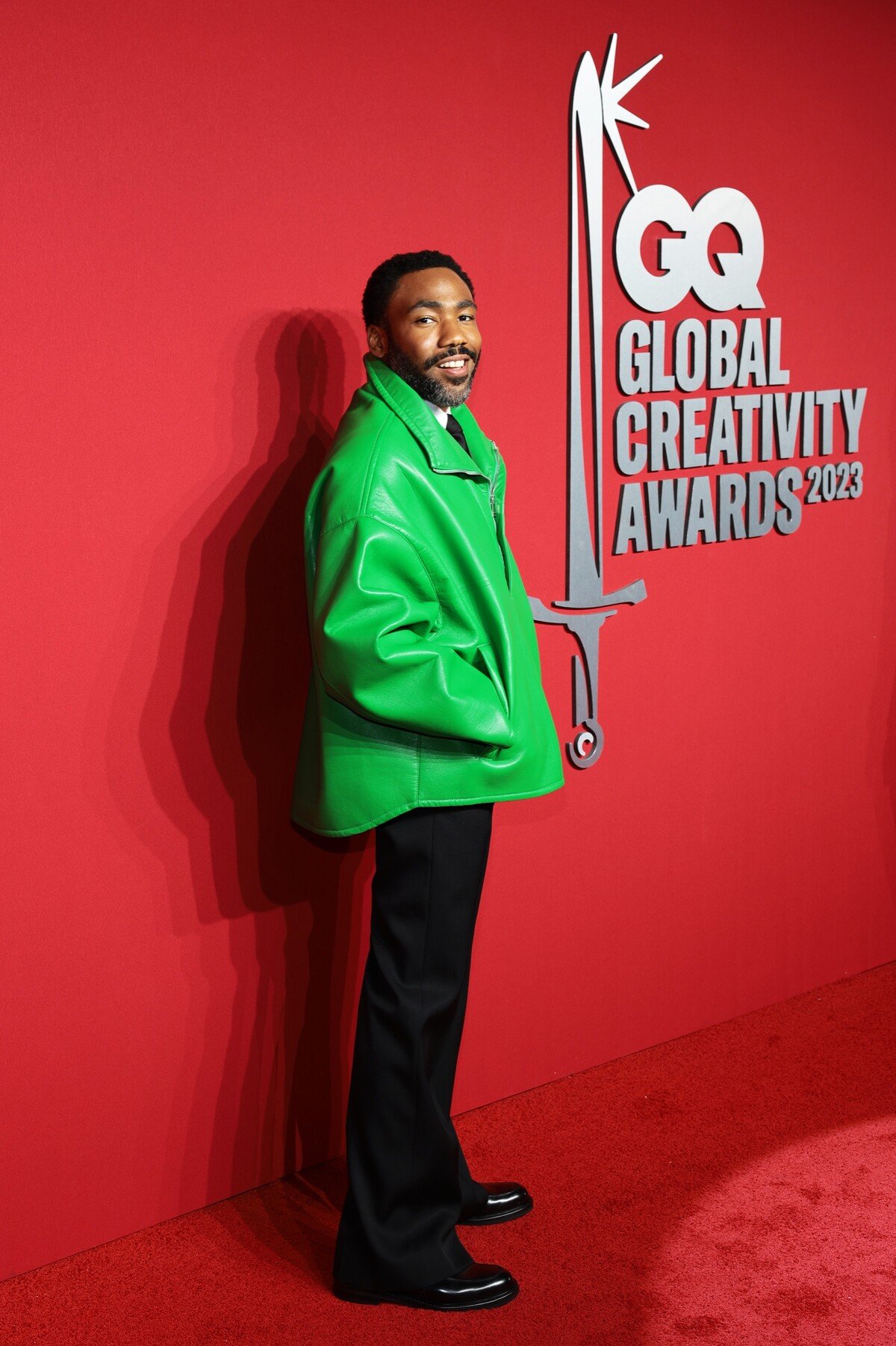 Donald Glover na červenom koberci GQ Global Creativity Awards 2023 v New Yorku.