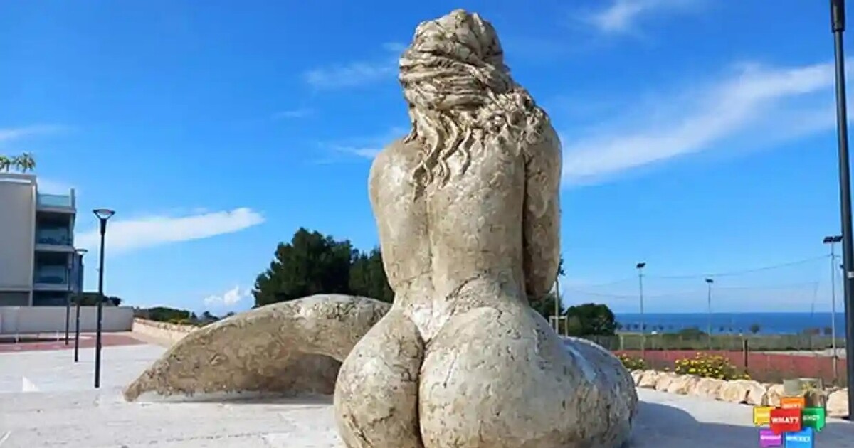 Una statua di sirena ‘provocatoria’ fa scalpore in Italia