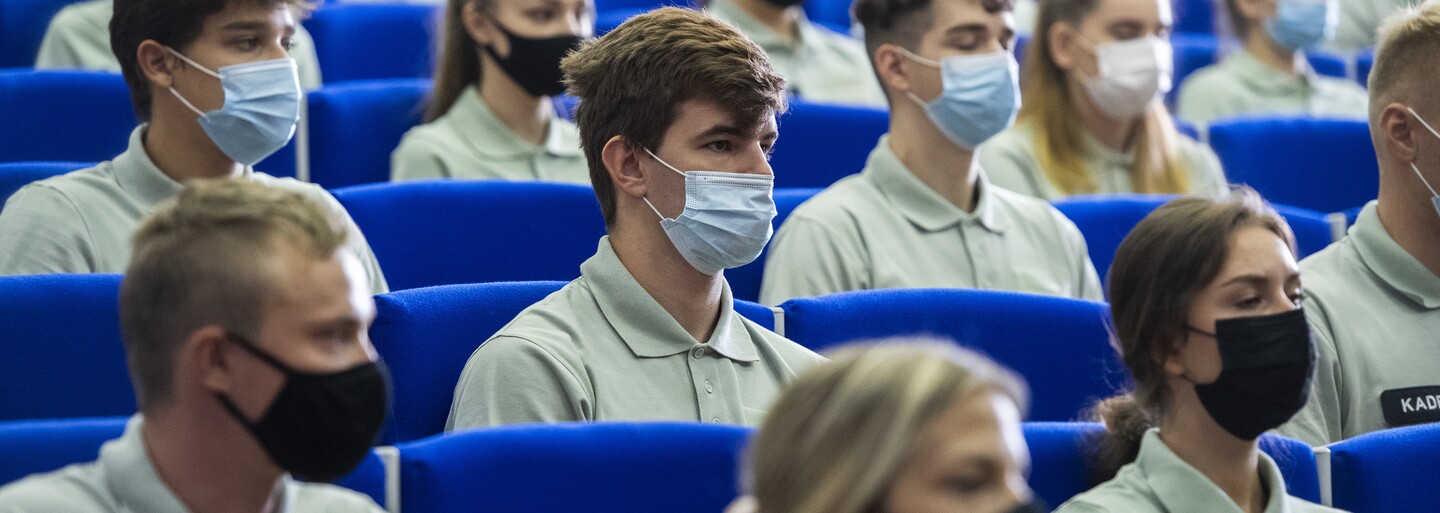 Čeká vysokoškolské studenty distanční výuka? Zeptali jsme se 7 největších českých univerzit