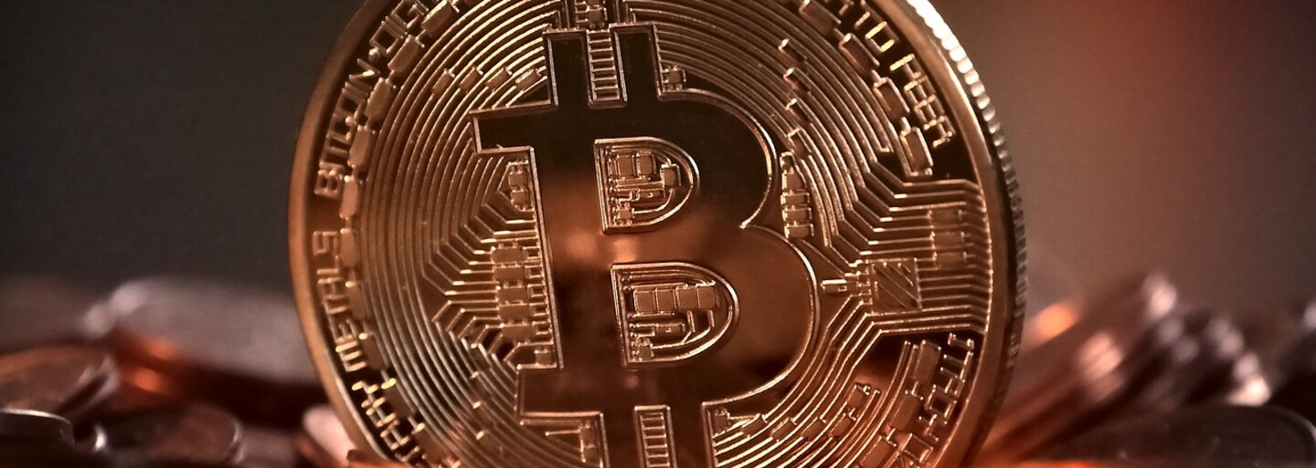 Celé dni sedel za počítačom, tak v roku 2012 kúpil Bitcoin. Dnes je z neho milionár, ktorý poukazuje aj na negatívnu stránku kryptomien