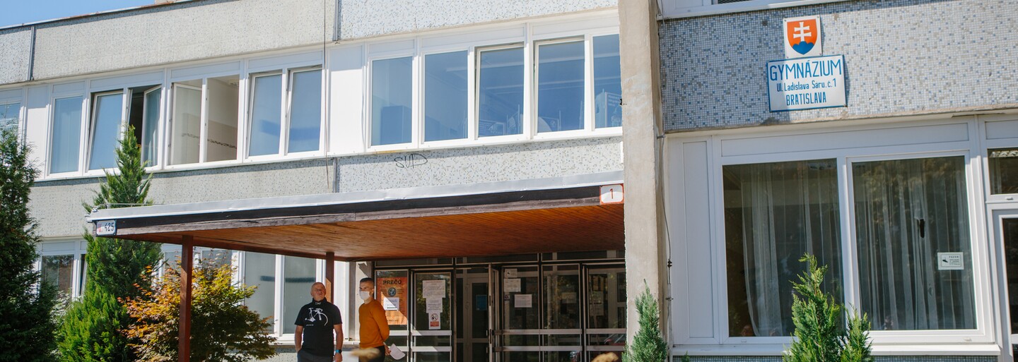 Čerstvých stredoškolákov sme sa pýtali na rúška, dva týždne vydržia (Reportáž)