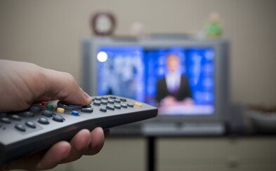 Češi tráví u televize 3 hodiny a 38 minut denně. Ignorují stále více reklam Češi tráví u televize 3 hodiny a 38 minut denně. Ignorují stále více reklam