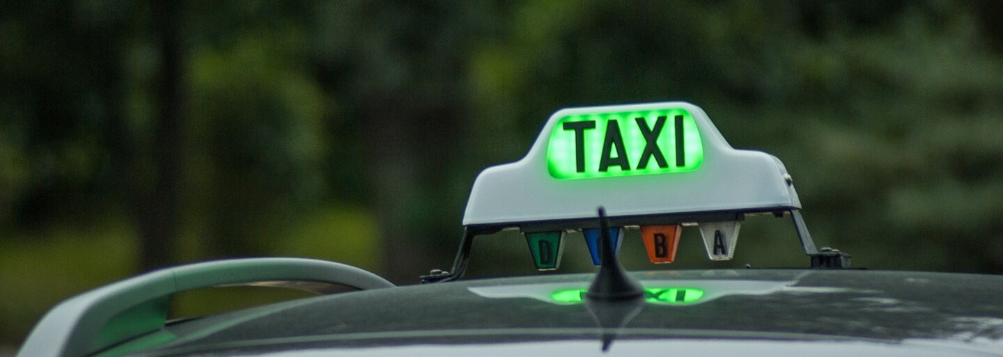 Česi zostali zaskočení, keď si objednali taxík a namiesto Fabie ich vyzdvihlo Ferrari. Vydarená kampaň potešila zákazníkov v Olomouci