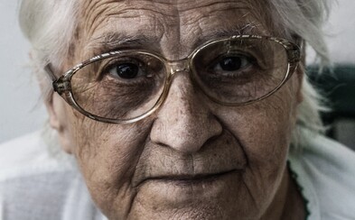Česká seniorka dala podvodníkovi půl milionu. Uvěřila, že jí volá její syn Česká seniorka dala podvodníkovi půl milionu. Uvěřila, že jí volá její syn