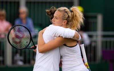 České tenistky Krejčíková a Siniaková vyhrály Wimbledon, ve finále čtyřhry zvítězily 2:0 na sety