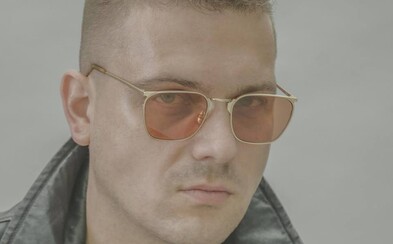Českej rap je dead, i když MCs je pět set, říká James Cole v novém singlu. Připravované album má vrátit české scéně její tep Českej rap je dead, i když MCs je pět set, říká James Cole v novém singlu. Připravované album má vrátit české scéně její tep
