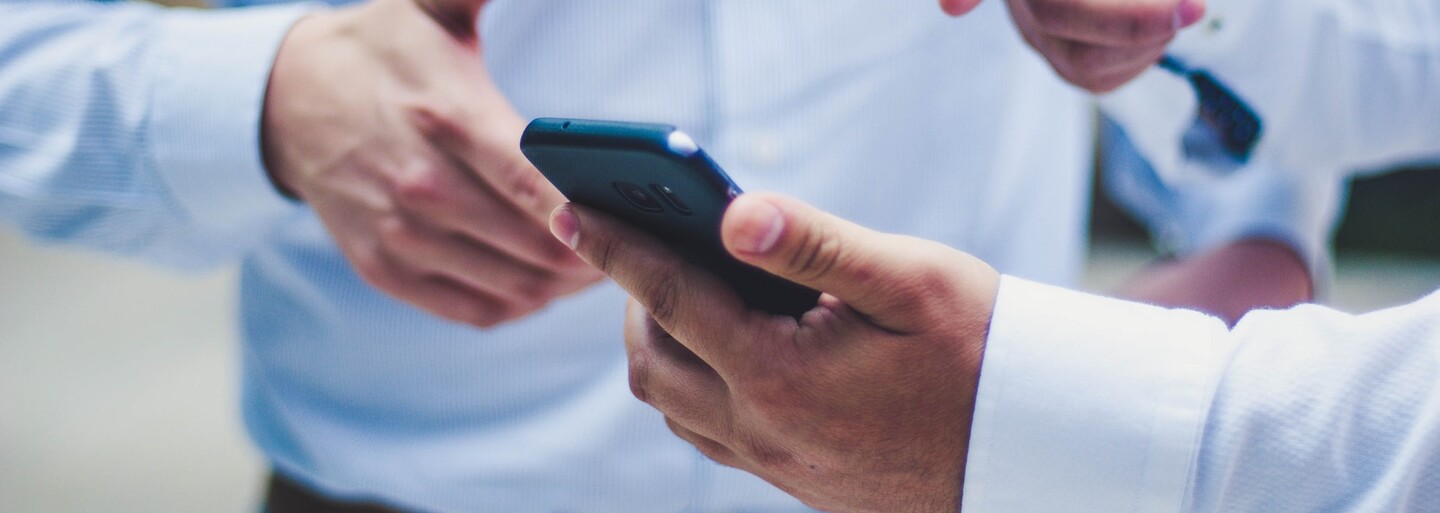 Českem se šíří podvodné SMS zprávy. Tváří se jako sdělení od České pošty, varuje policie