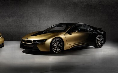 Český designér upravil dvě BMW 24karátovým zlatem Český designér upravil dvě BMW 24karátovým zlatem