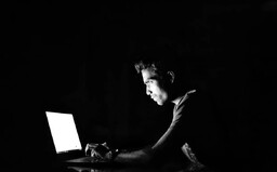 Český programátor, který údajně provozoval online drogové tržiště, byl zatčen. Bude vydán do Dánska