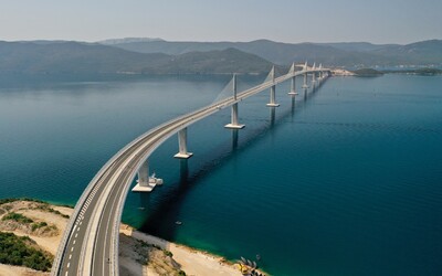 Cesta na juh chorvátskeho pobrežia bude už bez hraničných kontrol. Otvorili Pelješacký most, ktorý obchádza Bosnu a Hercegovinu
