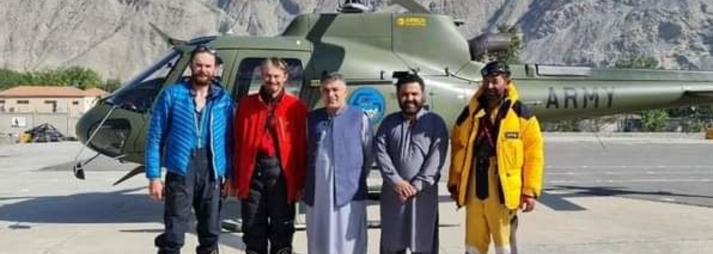 Čeští horolezci, kteří uvízli na hoře v Pákistánu, se vracejí domů