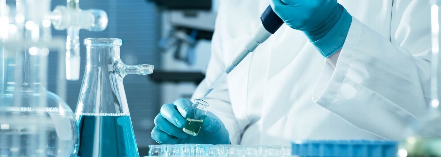Čeští vědci vyvinuli látky, které dokáží chránit kůži před vznikem rakoviny