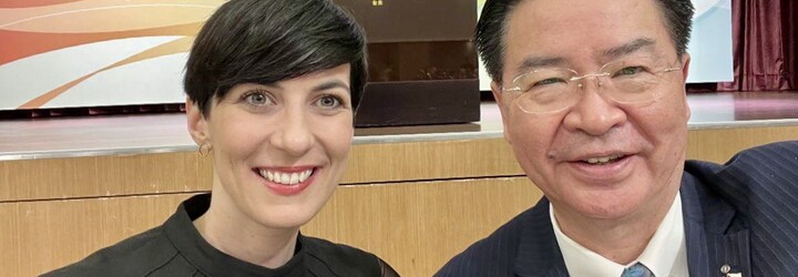 „Takhle se vítají přátelé!“ Markéta Pekarová Adamová dorazila na Tchaj-wan s nejpočetnější delegací za několik let