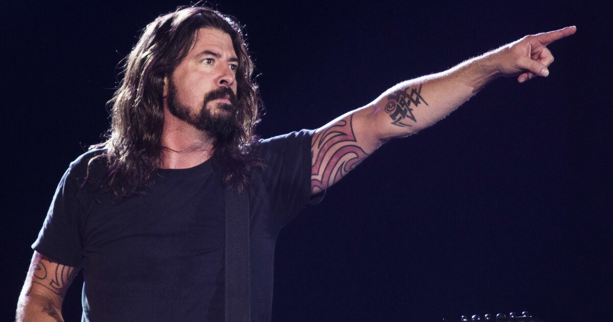 VIDEO: Foo Fighters oznámili jméno nového bubeníka. Kdo nahradí zesnulého Hawkinse?