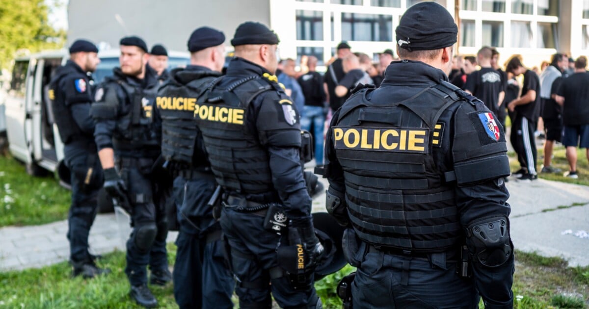 V centrále VZP zasahuje policie, zadržela minimálně 12 lidí. Má jít o IT zakázky