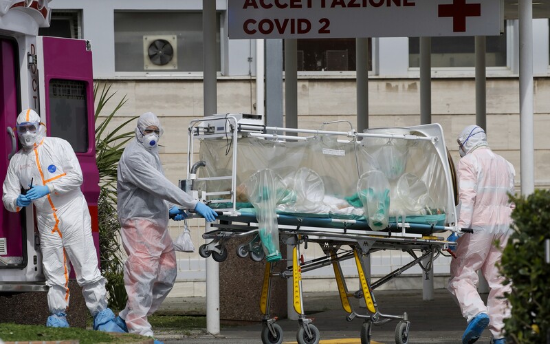Taliansko hlási nové čísla: Za jeden deň 5986 nových prípadov nakazených, 627 už koronavírusu podľahlo.