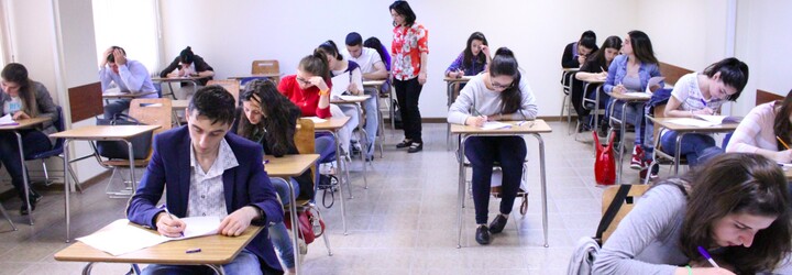 Maturitní zkoušku odstartovaly slohy. Z jakých zadání si mohli studenti vybírat?