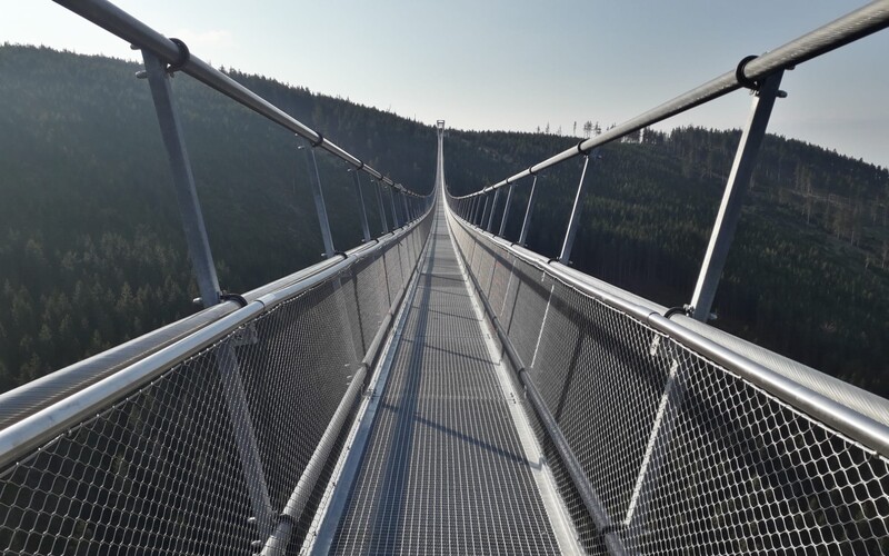 Na Dolnej Morave otvoria najdlhší visutý lanový most na svete. Meria vyše 700 metrov.