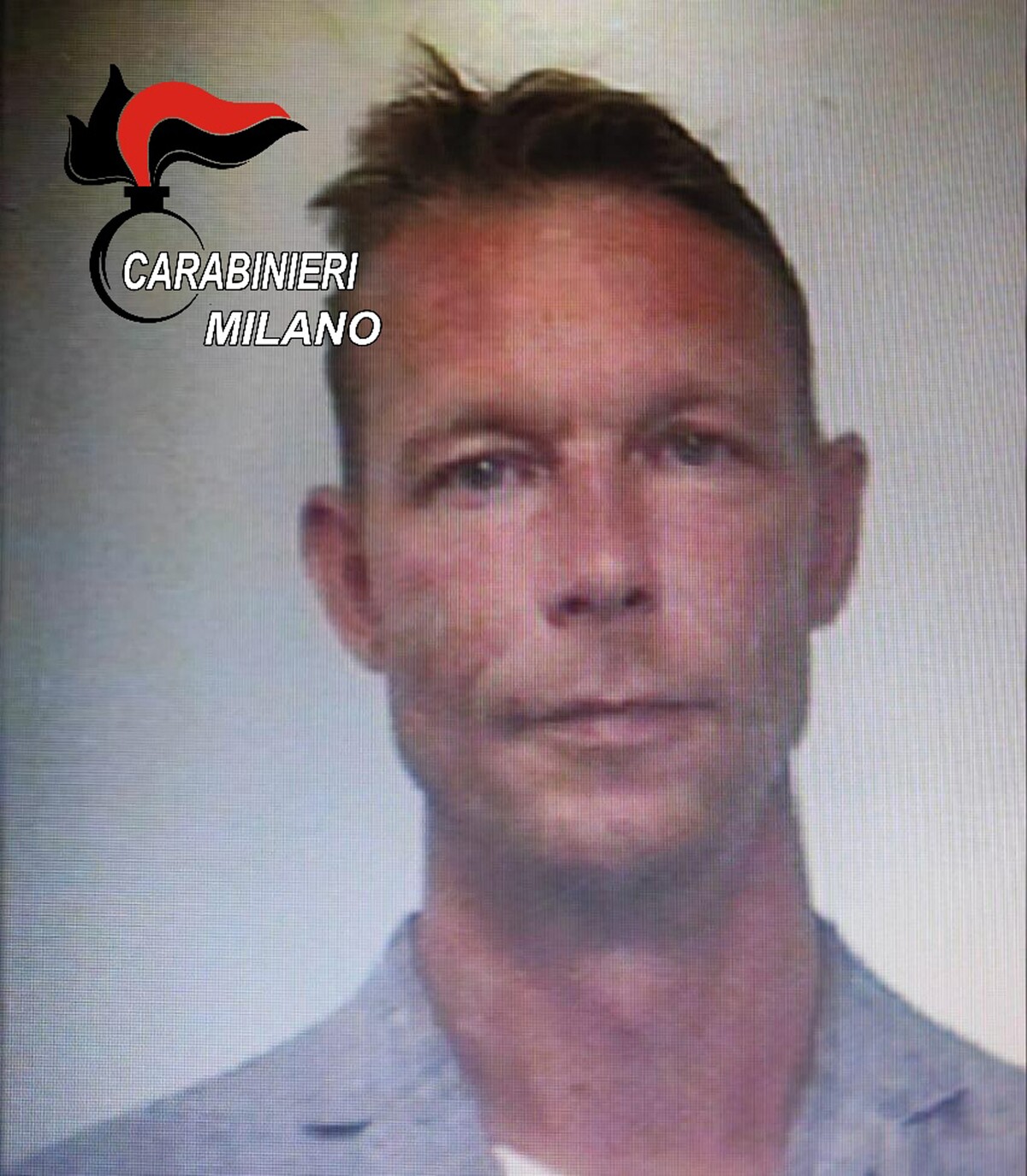 Na archívnej snímke z 8. júna 2020 45-ročný Nemec Christian Brückner počas zatknutia v roku 2018 pre podozrenie z obchodovania s drogami a zo spáchania iných zločinov v Miláne. Nemecká prokuratúra v utorok 11. októbra 2022 oznámila, že obvinila 45-ročného Nemca podozrivého v prípade zmiznutia malej Britky Madeleine McCannovej z viacerých sexuálnych trestných činov v Portugalsku v období od 28. decembra 2000 do 11. júna 2017.