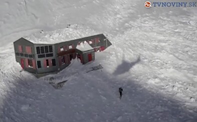 Chatu pod Rysmi opäť zavalila lavína, podľa odborníkov ide o najohrozenejšiu stavbu v Európe Chatu pod Rysmi opäť zavalila lavína, podľa odborníkov ide o najohrozenejšiu stavbu v Európe