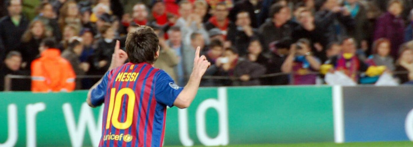 Chcel sa len dostať ku svojmu idolu, ale ochranka ho odstrčila. Messi si to však všimol a malému fanúšikovi splnil sen