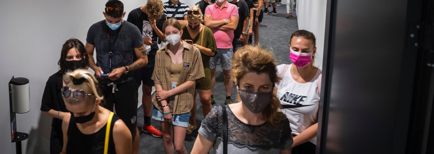Chceme slobodu, očkujeme sa, lebo Slovensko ide do lockdownu. Mladých ľudí sme sa pýtali, prečo s vakcínou doteraz váhali
