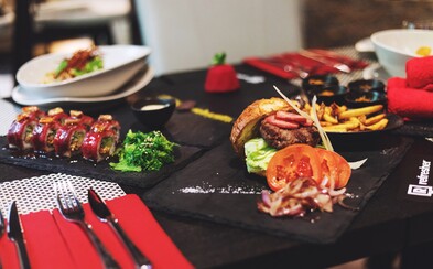 Chceš ochutnať netradičné sushi s najkvalitnejším japonským mäsom? Pripravia ti ho priamo v centre Bratislavy Chceš ochutnať netradičné sushi s najkvalitnejším japonským mäsom? Pripravia ti ho priamo v centre Bratislavy