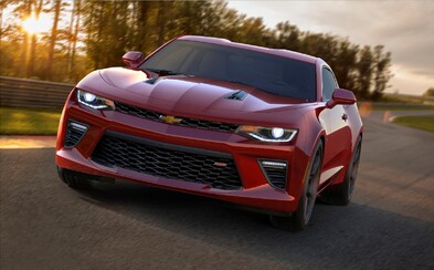 Chevy s novým Camarem přiostřuje. Agresivní design, kvalitní interiér a pověstná 6,2litrová V8čka! Chevy s novým Camarem přiostřuje. Agresivní design, kvalitní interiér a pověstná 6,2litrová V8čka!