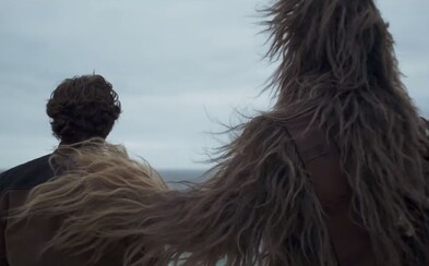 Chewbacca, Millenium Falcon a mrazivý vizuál Star Wars. Legenda jménem Han Solo ožívá v prvním traileru očekávaného prequelu Chewbacca, Millenium Falcon a mrazivý vizuál Star Wars. Legenda jménem Han Solo ožívá v prvním traileru očekávaného prequelu