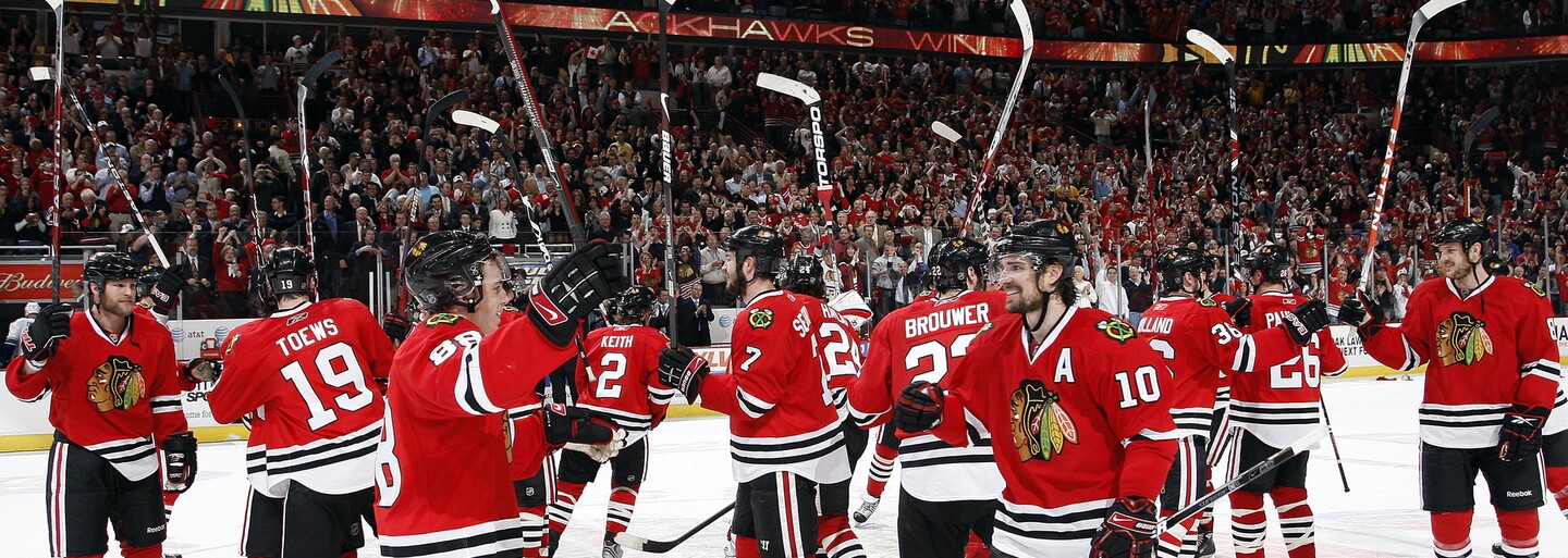 Chicago Blackhawks sa na čele s Mariánom Hossom teší zo zisku ďalšieho Stanley Cupu