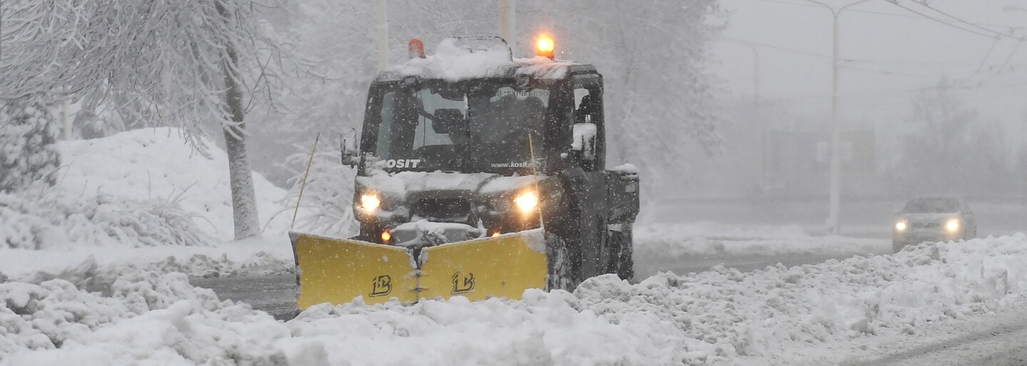 ČHMÚ varuje: Na horách napadne až půl metru sněhu, většinu Česka zasáhne i silný vítr
