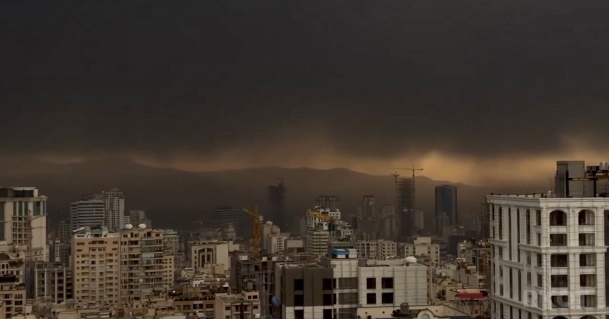 VIDEO: Teherán zahalila tma. Po útoku na ropné sklady je město plné hustého dýmu, úřady varují před toxickým vzduchem