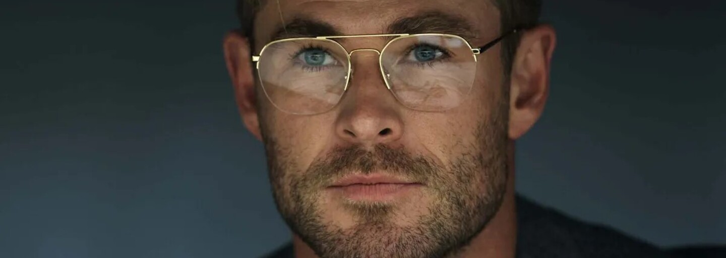 Chris Hemsworth v novém filmu od Netflixu ztvární vědce, který testuje na vězních experimentální drogy