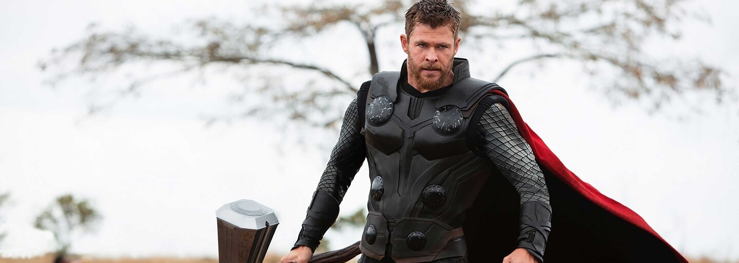 Chris Hemsworth tančí se psem na Miley Cyrus a miluje společné chvíle se svými dětmi