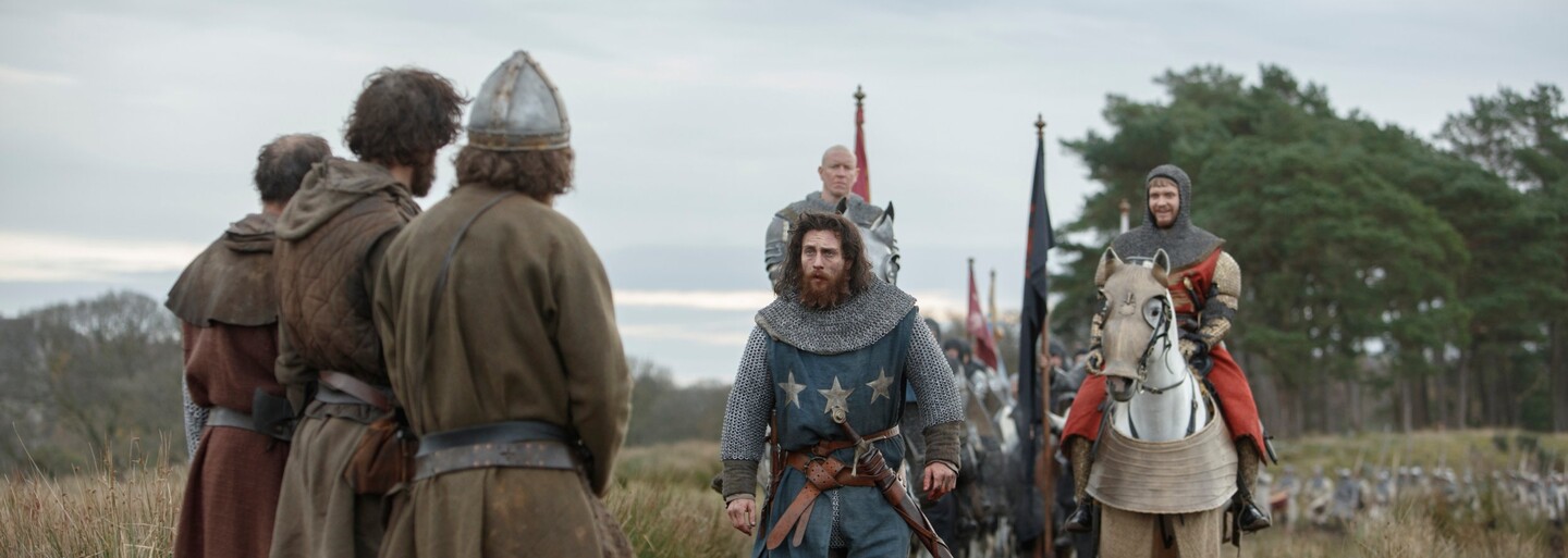 Chris Pine oslobodzuje Škótsko v krvavom filme Outlaw King. Na rozdiel od Statočného srdca mu ale chýba duša (Recenzia)