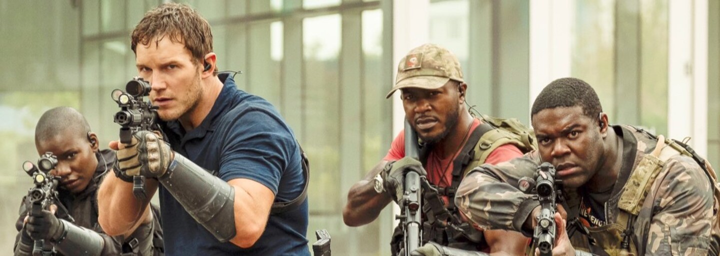 Chris Pratt bojuje s mimozemšťany v budoucnosti vzdálené 30 let. V akčním traileru stíhačky srovnávají se zemí celé město