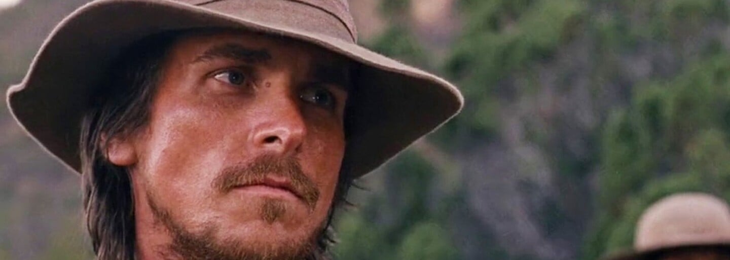 Christian Bale si vo westerne Hostiles zahrá kapitána, ktorý musí dopraviť zraneného náčelníka a jeho rodinu naspäť na ich územie