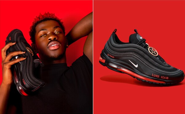 Ci Krev Se Nachazi V Kontroverznich Satanistickych Teniskach Lil Nas Xe Kazdy Par Obsahuje Jen Jednu Kapku Refresher Cz Ci Krev Se Nachazi V Kontroverznich Satanistickych Teniskach Lil Nas Xe Kazdy Par Obsahuje Jen Jednu Kapku Refresher Cz