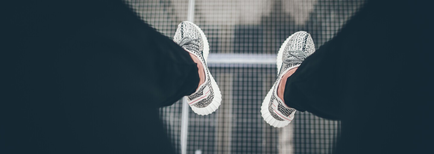 Černé Yeezy Boost 350 jdou do prodeje už koncem srpna
