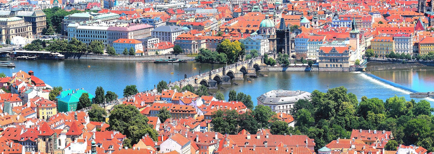 Cizinec nafotil proslulé lokace z filmů natáčených v Praze. Nabízí jiný pohled na známé ulice české metropole